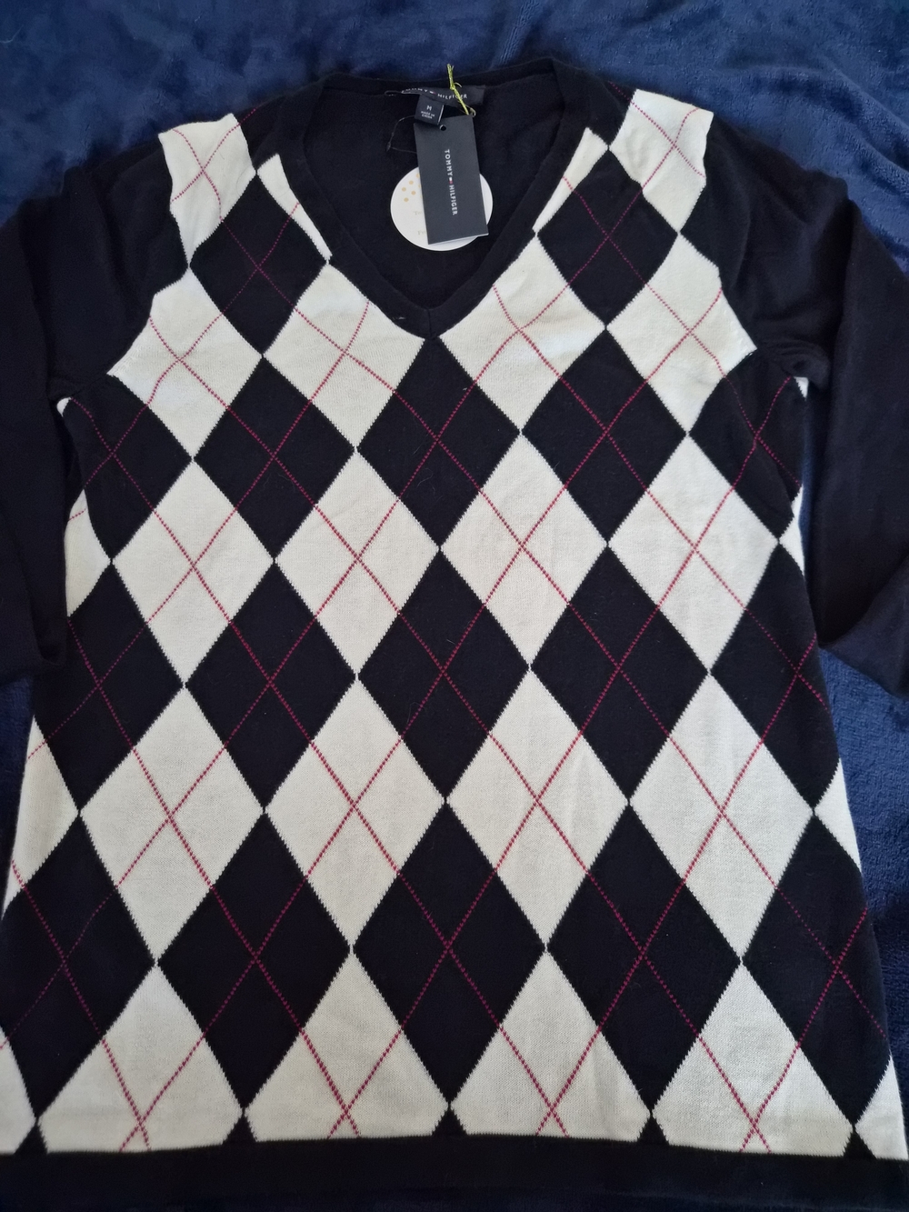 Tommy Hilfiger Navy and White Argyle V‑Neck Sweater New